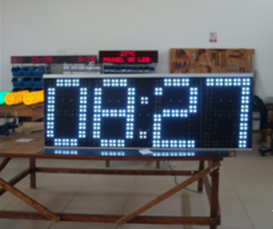 Relógio digital em LED - dígitos de 50 cm